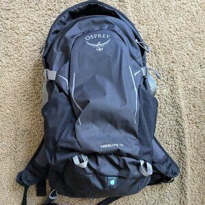 Hikelite 18 - liter daypack with rain cover // barely used!